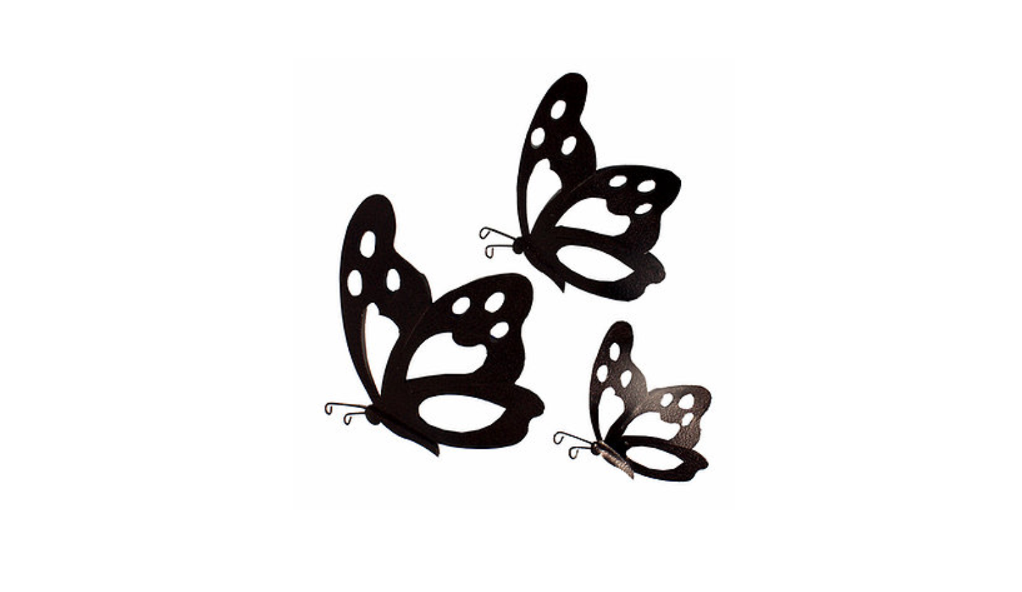 Mariposas Oruga 3 Pzas. Medidas: Mariposa grande; Altura 27 cm. x 21 cm., Mariposa mediana; Altura 24 cm. x 18 cm., Mariposa chica; Altura 13 cm x 14 cm. Material: Lámina. Color: Negro/chocolate. Acabado: Pintura horneada. ACC127 $460