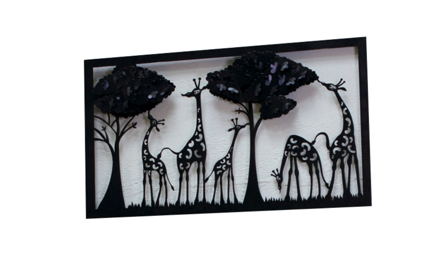 Lámpara Jirafas grande. Descripción del producto. Medidas: Altura 75 cm. x 120 cm. Material: lámina. Luz: 1 lámpara de gabinete. Color: negro/chocolate. Acabado: pintura horneada. LAM025 $2400